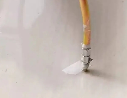 临淄瓷砖空鼓维修公司专业解答在瓷砖铺贴过程中，如果使用的砂料过粗（如全部使用了粗砂），可能会导致以下问题