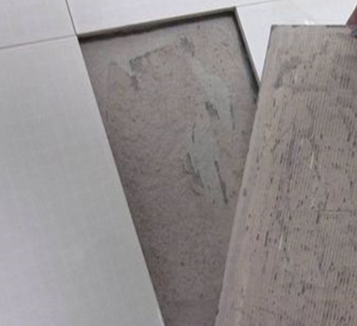 临淄瓷砖空鼓维修公司分享瓷砖铺贴时如果打浆（即涂抹在瓷砖背面和基层上的砂浆或瓷砖胶）过少，会带来以下问题