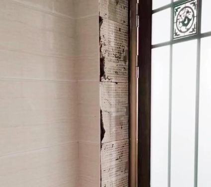 临淄瓷砖空鼓免砸砖维修公司分享吸水砖泡水时间不够或过长都会对瓷砖铺贴效果产生影响